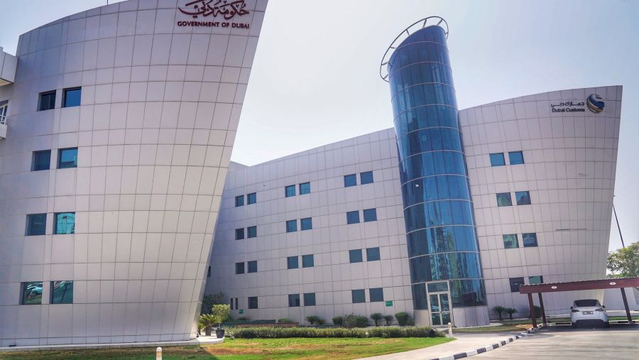 جمارك دبي توفر خدمات مميزة للتسهيل على المسافرين واسعادهم