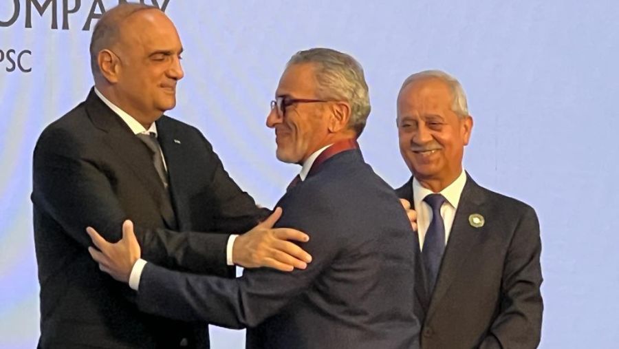 رئيس الوزراء يكرم فاين لصناعة الورق الصحي باعتبارها من الشركات الصناعية الأكثر تصديراً 