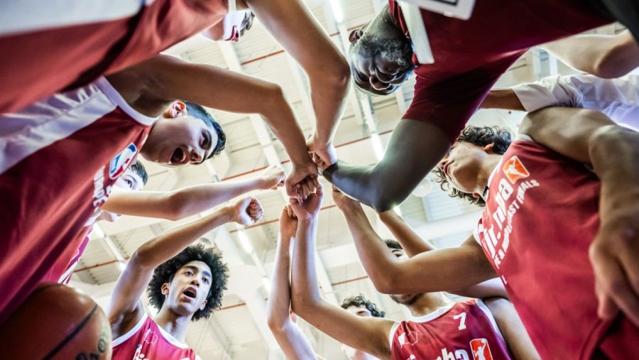 نجوم مؤسسة قطر يستعرضون مواهبهم في بطولة دوري كرة السلة الأمريكي للناشئين