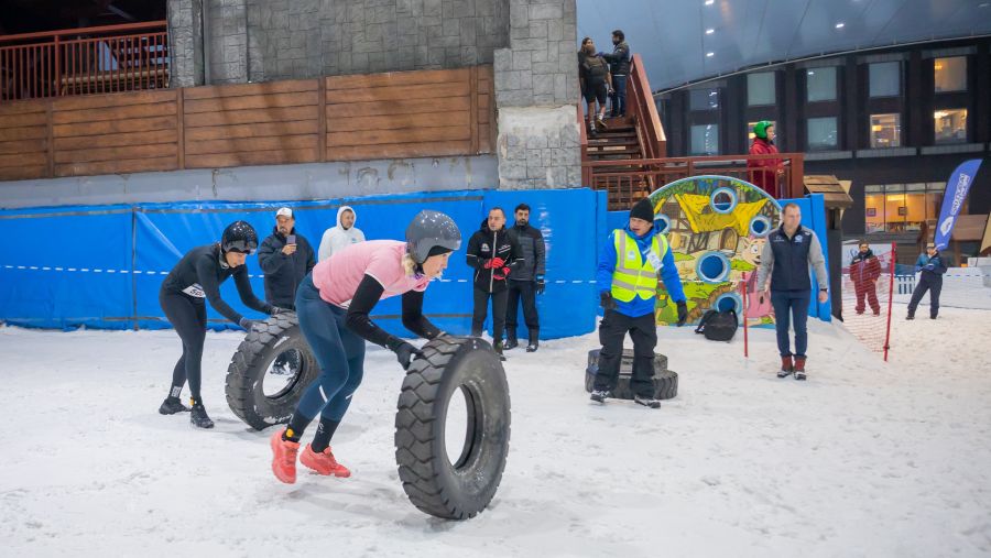 500 مشارك يشعلون المنافسة في النسخة 14 من تحدي الثلج في "سكي دبي"