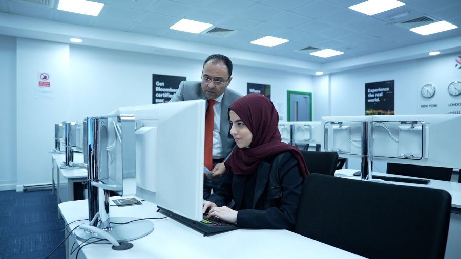 كلية الأعمال بجامعة أبوظبي تطرح خمس برامج بكالوريوس جديدة