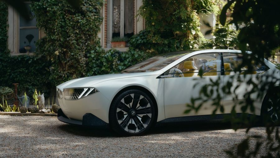 BMW  تعيد ابتكار ذاتها من خلال رؤيتها التصميمية الحديثة التي تتمثّل في سيارة BMW Vision Neue Klasse