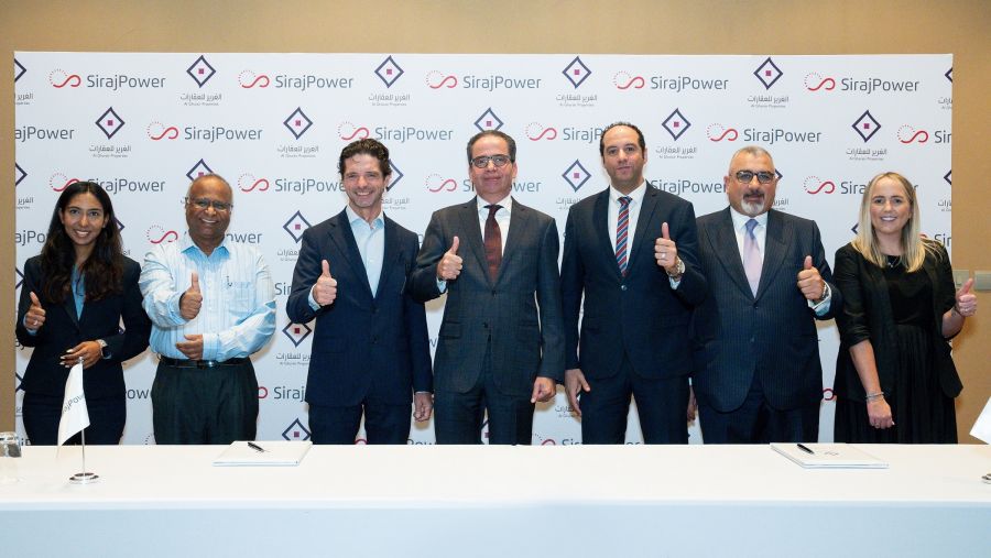 "الغرير للعقارات" توقّع اتفاقية تأجير للطاقة الشمسية لمدة 21 عاماً مع "سراج باور" لتوليد 17 جيجاواط ساعة من الطاقة النظيفة