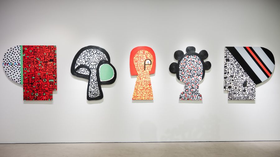 حوارات إبداعية يحكيها فيكتور إكبوك في "خيوط المنسوجات المتشابكة"