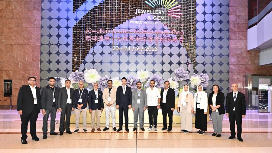 غرفة دبي العالمية تنسق 160 اجتماع عمل ثنائي لـ 11 شركة من دبي خلال مشاركتها في معرض هونغ كونغ الدولي للمجوهرات والأحجار الكريمة 