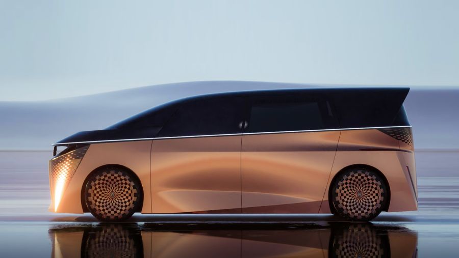 كشفت شركة نيسان موتور المحدودة اليوم، عن تصميم سيارة نيسان "هايبر تورِر"، وهي النموذج الأولي الثالث الذي يتم الكشف عنه ضمن سلسلة من النماذج الأولية للسيارات الكهربائية المتقدمة في "معرض اليابان للتنقل". وستقوم نيسان بعرض هذه السيارة الإفتراضية على منصّتها أمام الزوّار خلال مشاركتها في المعرض الذي يبدأ في 25 أكتوبر.   تركز هذه الحافلة الصغيرة الكهربائية بالكامل على إثراء وتعزيز الروابط الاجتماعية بين الركاب أثناء رحلتهم معًا. وتلبي سيارة نيسان "هايبر تورِر" الإفتراضية  تطلعات الأفراد الذين يقدرون الأشياء الر