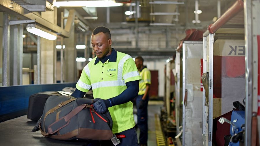 دناتا تستعرض إنجازاتها ومبتكراتها في يوم الإمارات للطيران المدني