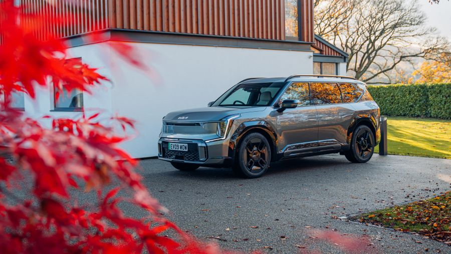 كيا EV9 تحصد لقب "السيارة العائلية لهذا العام" ضمن جوائز توب جير 2023 