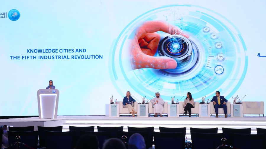 قمَّة المعرفة تناقش دور التقنيات الذكية في تعزيز الصحة