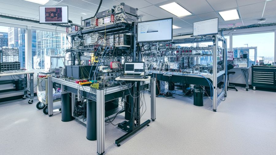 شراكة استراتيجية بين جامعة أبوظبي و"زانادو كوانتوم تكنولوجيز" لتطوير التعليم الكمومي