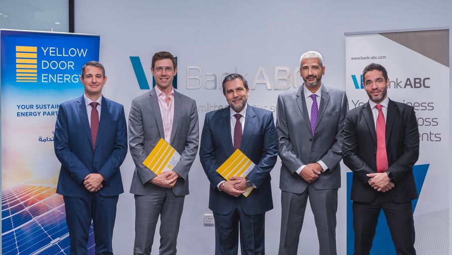 بنك ABC وشركة Yellow Door Energy يوقعان اتفاقية بملايين الدولارات لتمويل مشاريع الطاقة الشمسية لشركة ماجد الفطيم في ثلاث دول