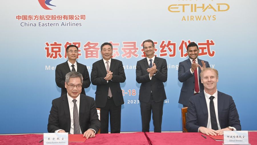 الاتحاد للطيران وخطوط شرق الصين الجوية تعززان شراكتهما الاستراتيجية