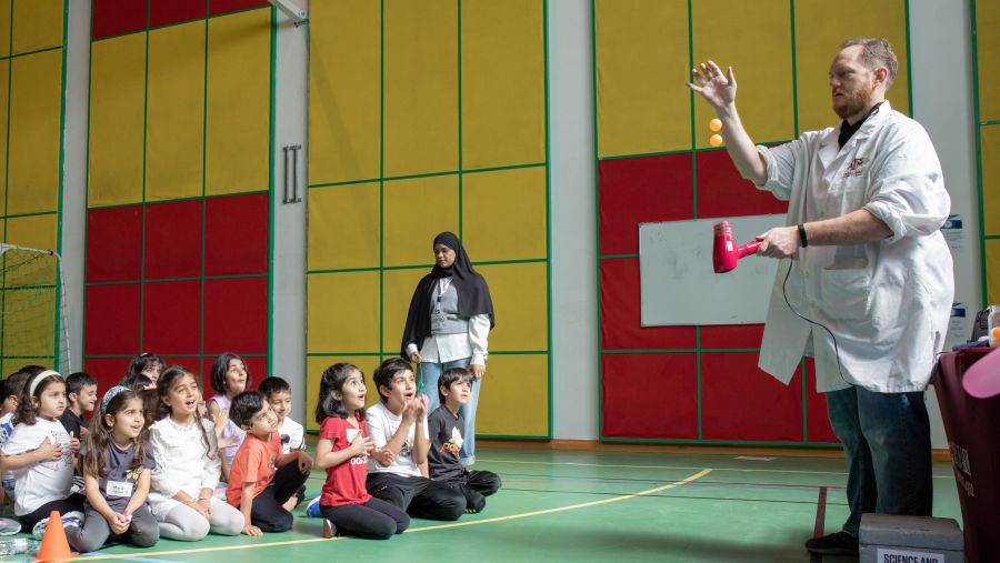  فتحت مؤسسة قطر باب التسجيل للطلاب في المخيم الشتوي "مخيمنا" الذي تنظمه المؤسسة. ويستمر المخيم من 24 ديسمبر 2023 إلى 4 يناير 2024، وهو مفتوح للطلاب الذين تتراوح أعمارهم بين 5 و15 عامًا، وسيستمر يوميًا من الساعة 8 صباحًا حتى 2 ظهرًا. يمكن التسجيل في المخيم عبر هذا الرابط https://educationcity.qa/ar/class/1239، حيث تتوفر المزيد من المعلومات أيضًا.     يتخلل المخيم الشتوي مجموعة من الأنشطة في الرياضية والفنية بالإضافة إلى بعض الألعاب الفريدة من نوعها من وكالة ناسا، وسيركز أيضًا على تطوير الثقة والاستقلالية ومه