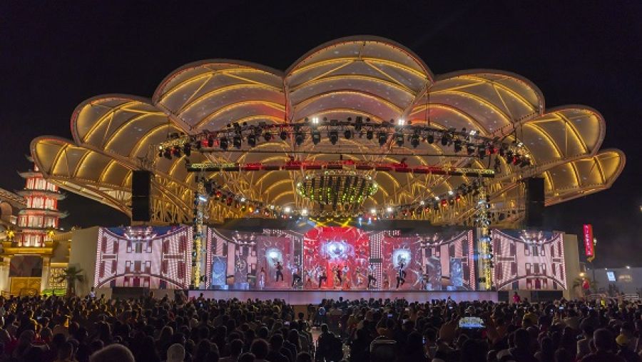 القرية العالمية تحتفل بليلة رأس السنة الجديدة سبع مرات ضمن أجواء غامرة