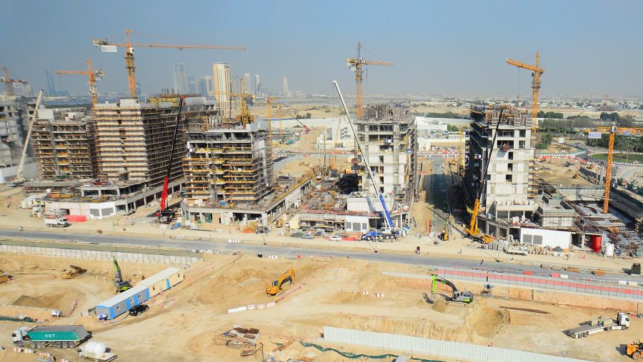 المرحلة الرابعة من مشروع عزيزي ريفيرا تشهد تقدّماً متسارعاً مع وصول نسبة الإنجاز إلى 40%