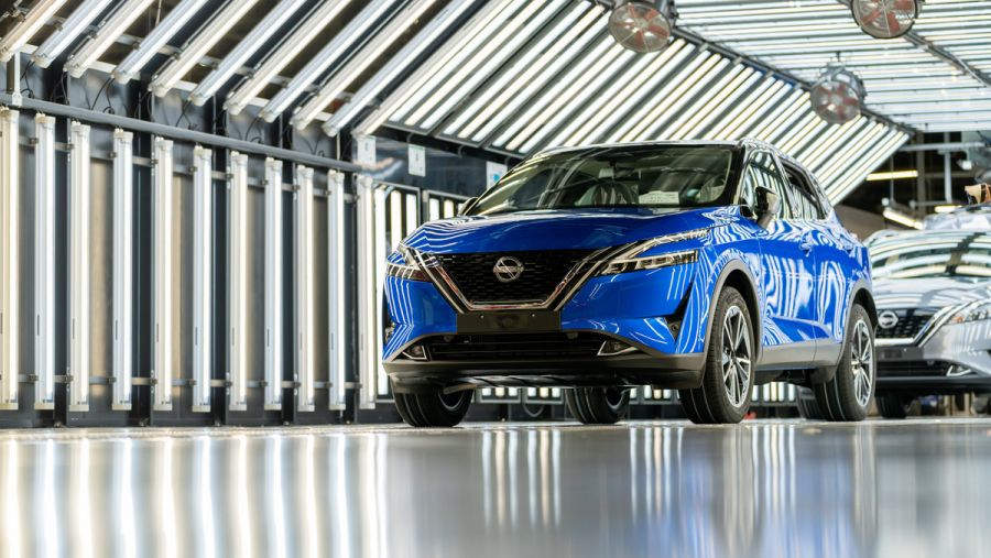 "قاشقاي وجوك وليف" ثلاثية نيسان لتسريع التحول إلى السيارات الكهربائية