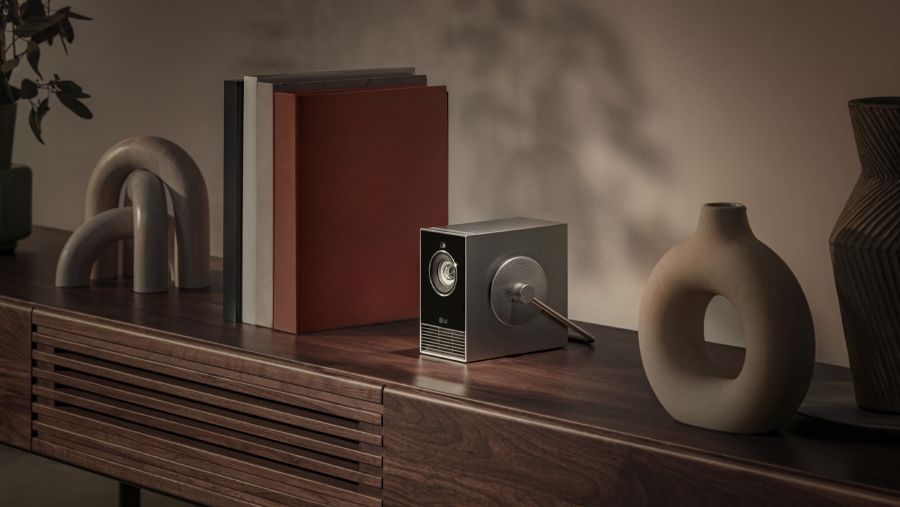 جهاز العرض الحديث بدقة 4K من إل جي يمتاز بتصميم شبيه بالقطع الفنية الأنيقة