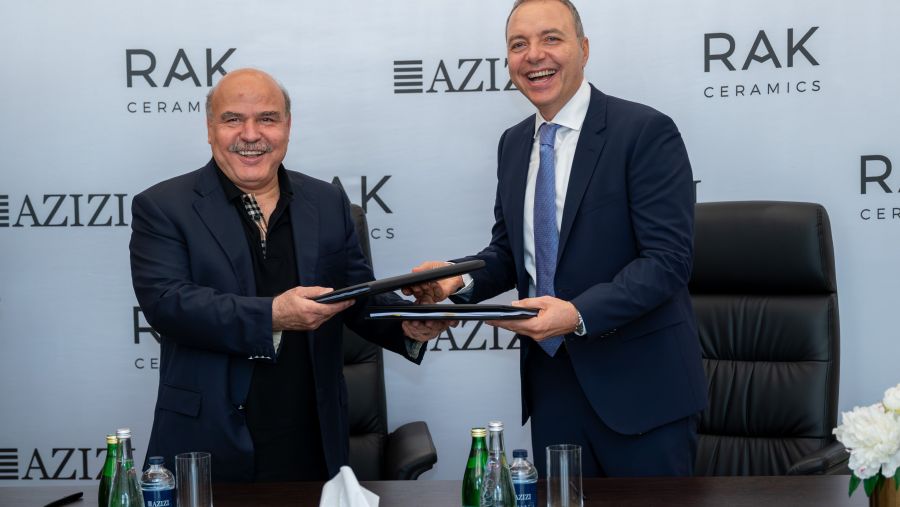 عزيزي للتطوير تُبرم شراكة لعامين مع سيراميك رأس الخيمة لتوريد البلاط والأدوات الصحية