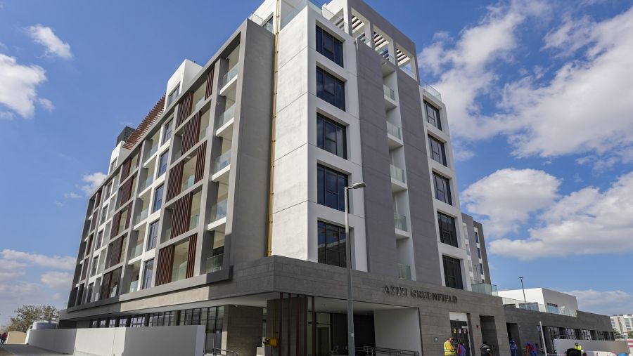 أعلنت عزيزي للتطوير العقاري، المطوّر الخاص الرائد في دولة الإمارات العربية المتحدة، عن وصول نسبة الإنشاءات في مشروع "بارك أفينيو 3" ضمن مشروعها المرموق بارك أفينيو الواقع في مدينة محمد بن راشد إلى 95%. ويضمّ المشروع المقرر الانتهاء من إنشائه في الربع الأول 2024 من 372 وحدة سكنية و29 مساحة للتجزئة، وسيكون كل مبنى من المباني في المشروع مزوداً بصالة رياضية وحوض سباحة مجهز بالكامل. ويعدّ المشروع مجتمعاً سكنياً حيوياً يمتاز بموقعه الاستراتيجي في واحدة من أكثر المناطق المرشحة للنمو والتي تتمتع بالربط الجيّد مع مح