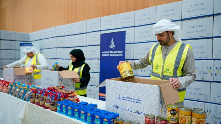 "الشارقة الإسلامي" يستهدف توزيع 4000 سلة غذائية على الأسر المحتاجة ضمن مبادرة "ميرك عند باب بيتك"