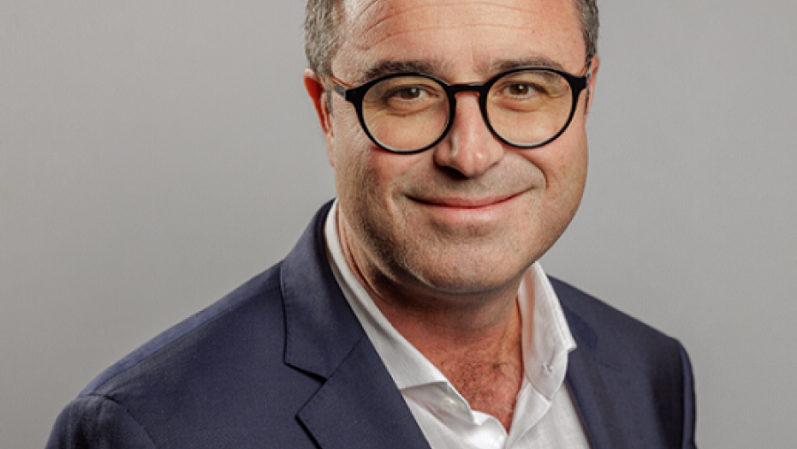 منتجع وفلل هيلتون شاطئ سلوى يرحب بـ أندريه بورغ في منصب المدير العام   