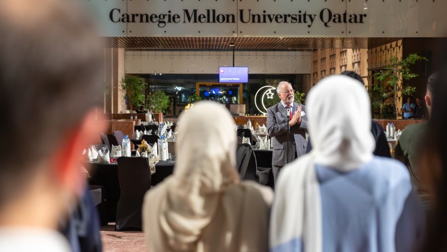 طلاب دفعة 2024 في جامعة كارنيجي ميلون في قطر يلتقون شبكة الخريجين