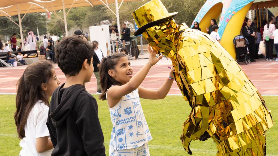 طلاب مؤسسة قطر يقودون فعالية "مهرجان الصقور" لجمع التبرعات دعمًا منهم  لفلسطين