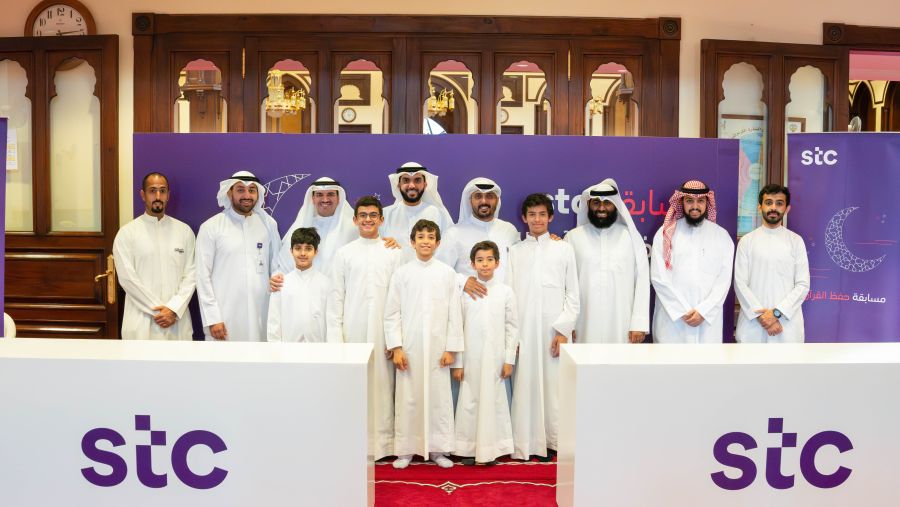 بالتعاون مع امام مسجد الدولة الكبير الشيخ عمر عبدالله الدمخي