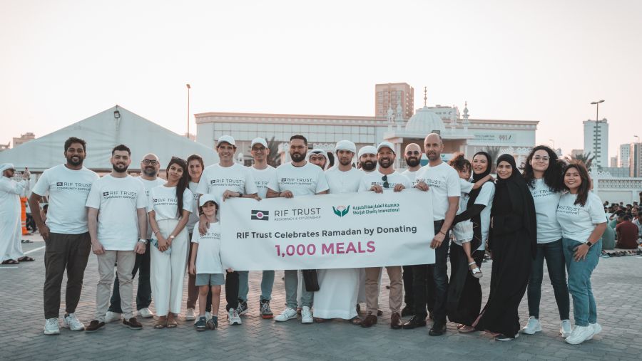 ريف ترست توزيع أكثر من 1000 وجبة بالتعاون مع جمعية الشارقة الخيرية