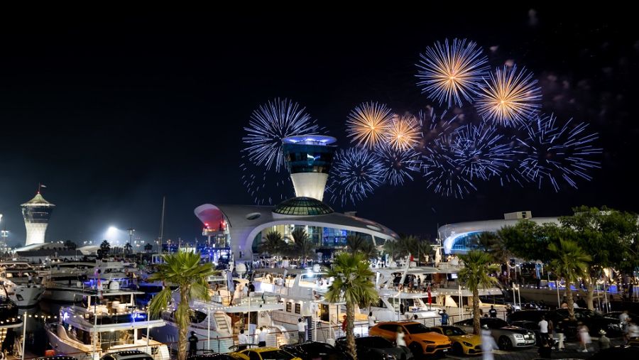 عروض مبهرة للألعاب النارية في ياس مارينا وياس باي ووترفرونت بمناسبة عيد الفطر