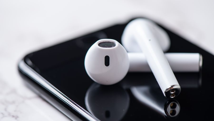 نظرة مفصلّة إلى سماعات HUAWEI FreeClip الجديدة: ما الذي يجعل من التصميم المقوّس C-bridge ميّزة مبتكرة حقًا؟ 