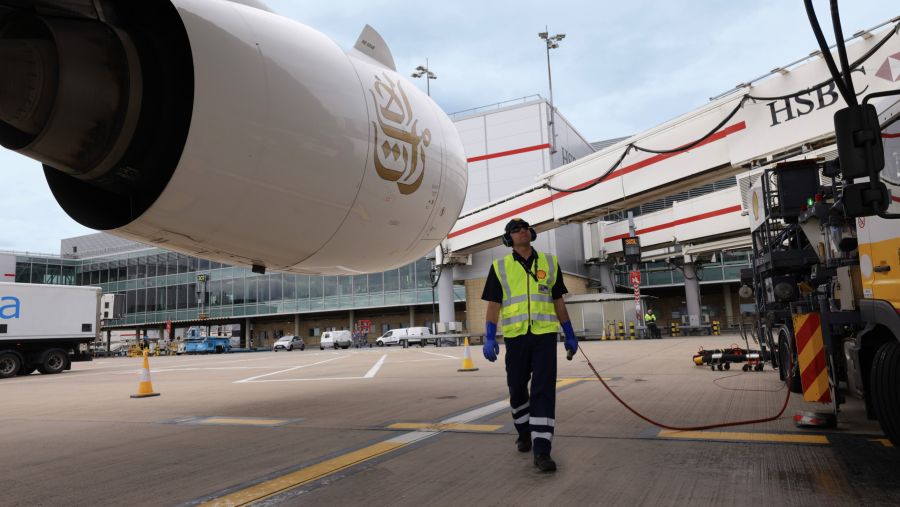 Emirates begins operating with SAF at London Heathrow Airport