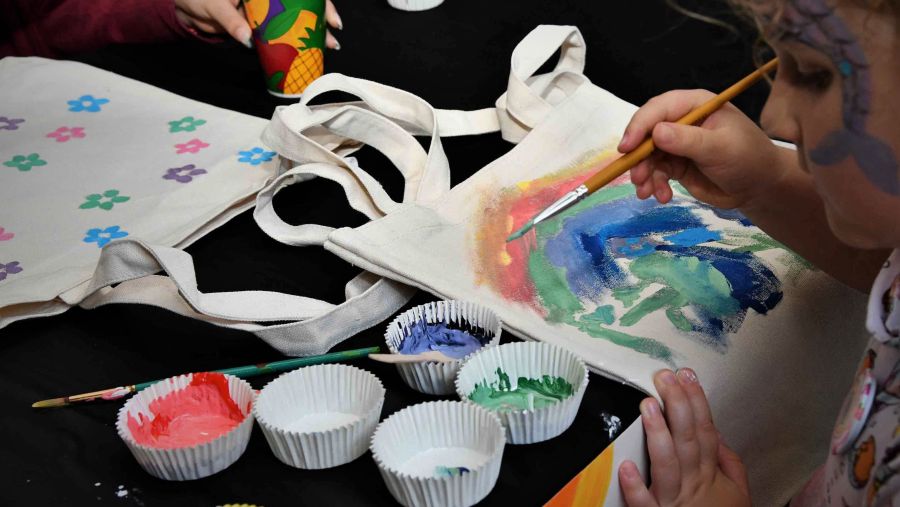 Burgan Bank Sponsors AUS “Art’s Night” Event