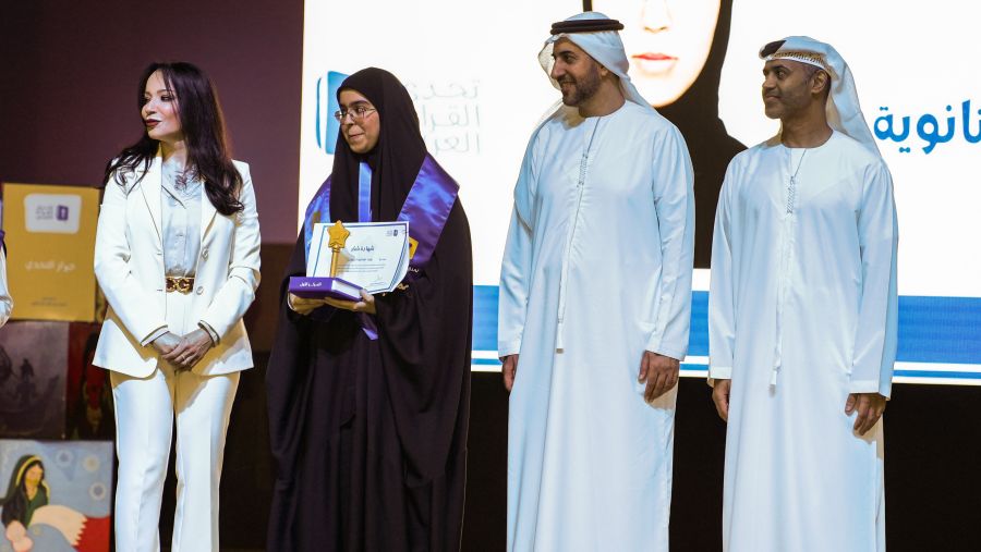 زهراء عبد الرضا سرحان تحرز لقب بطلة تحدي القراءة العربي في البحرين