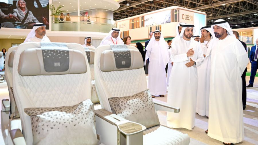 سمو الشيخ أحمد بن سعيد يطلع على أحدث منتجات طيران الإمارات في سوق السفر العربي 2024