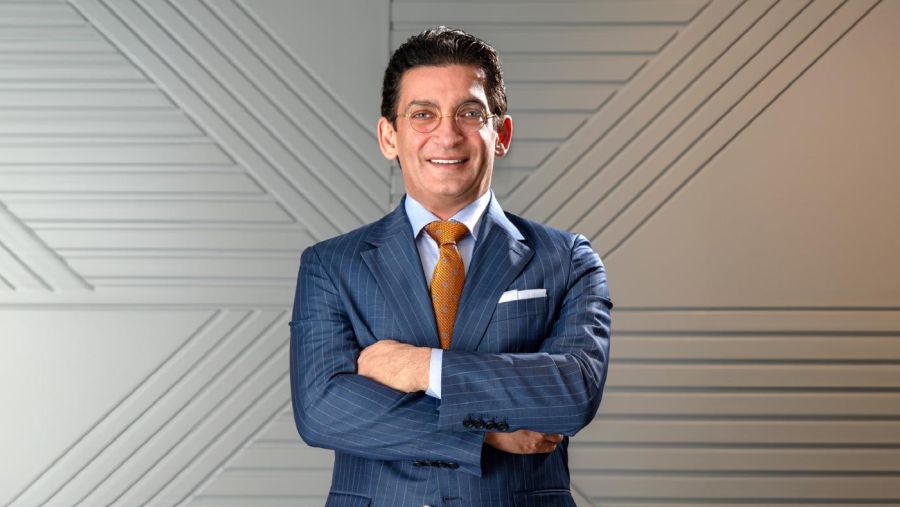 عالم الأعمال سعيد بقرار القائمة الرمادية