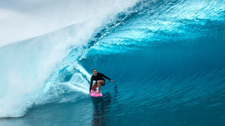 الفعالية الفاخرة تسجل حضوراً لامعاً لبطلة العالم كاريسا مور