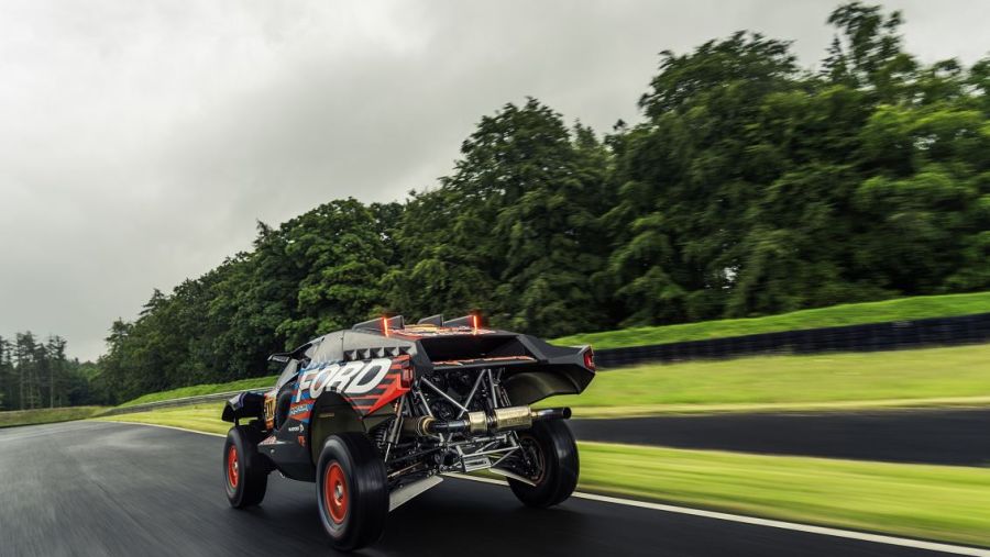 فورد رابتر +T1 الجديدة جاهزة للمنافسة في سباقات الرالي وسباق داكار