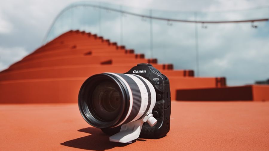 كانون تكشف عن أحدث كاميراتها غير المزودة بمرآة EOS R1 وEOS R5 Mark II   