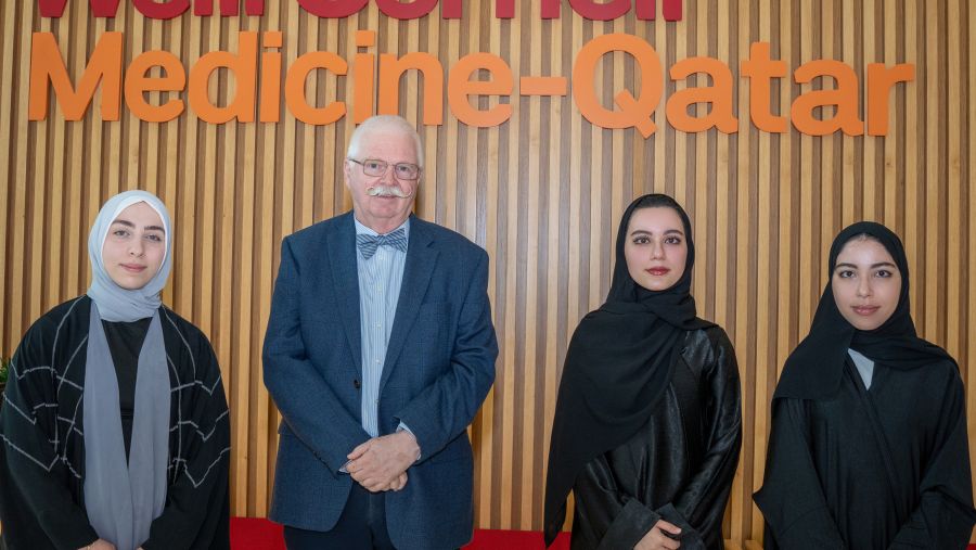 طالبات وايل كورنيل للطب - قطر يستقصين تأثير أدوية إنقاص الوزن لدى مرضى السكري والسمنة والسرطان