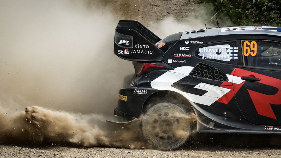 فريق تويوتا جازو للسباقات يحقق الفوز بالمركزين الأول والثاني في رالي بولندا