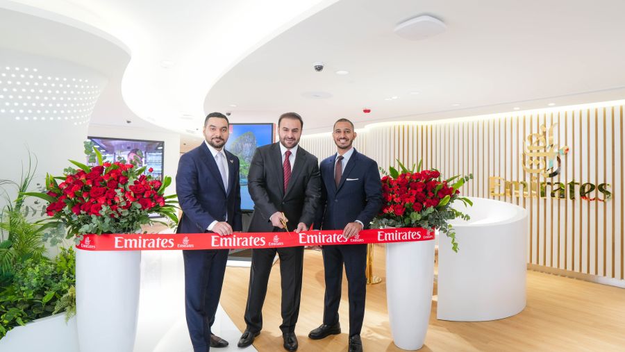 طيران الإمارات تفتتح متجراً جديداً للحجز والمبيعات في هونج كونج