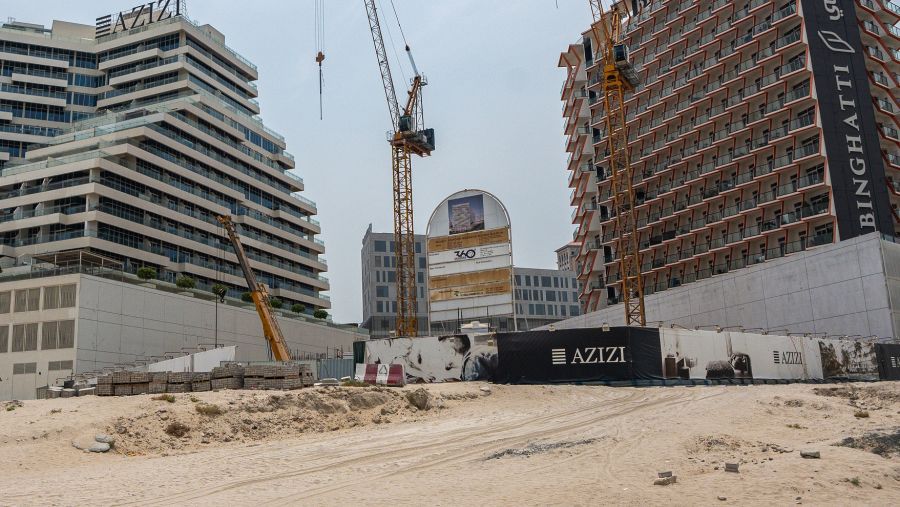 "عزيزي" تُسجّل انطلاقة قوية في أعمال البناء في "كريك فيوز 3"