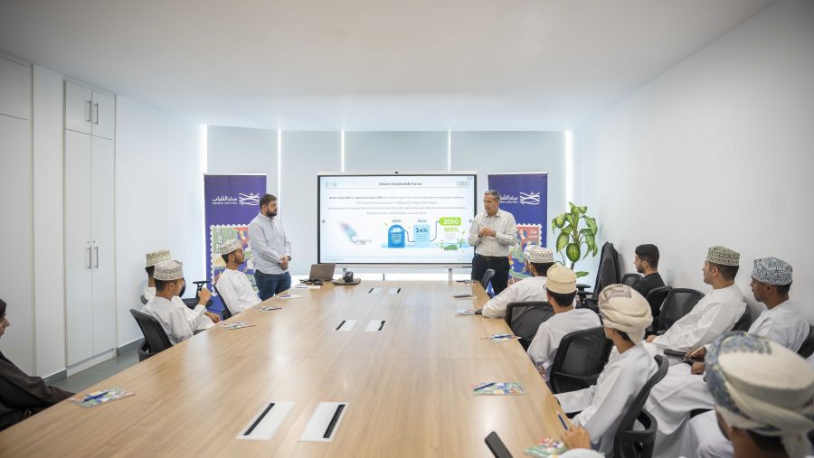 Audi عُمان وEVO عُمان تنظمان تدريبًا على السيارات الكهربائية في مركز الشباب بعُمان