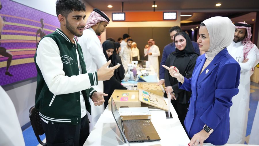  بنك البحرين الوطني (NBB) يختتم برنامج خطوة-تك "TechStride" التعليمي بالتعاون مع فاب لاب البحرين