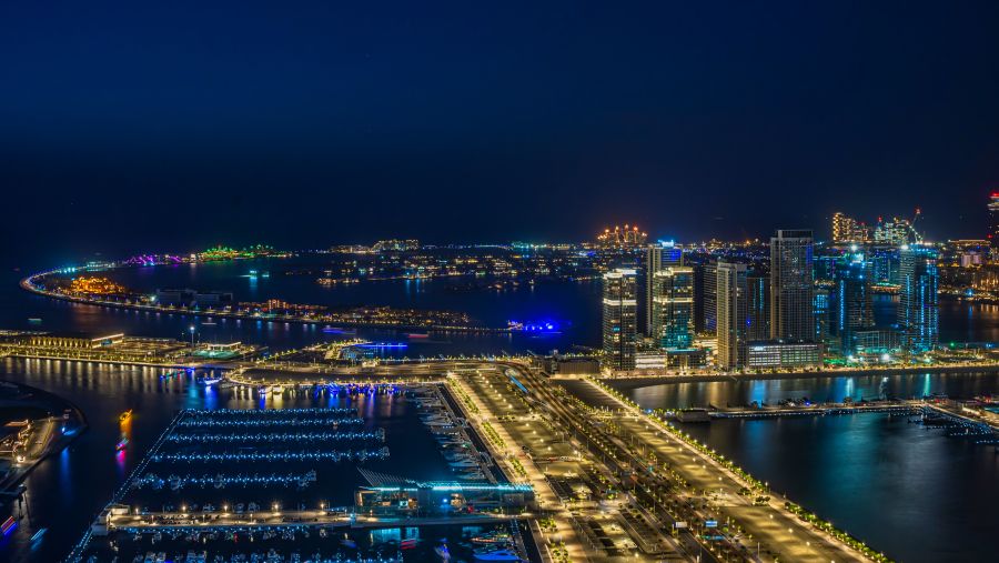 سيستقبل الطابق 52 الذي تمّ تجديده حديثًا الضيوف ابتداءً من 26 نوفمبر، مع افتتاح "أوبزرفاتوري لاونج" بحلّته الجديدة، بالإضافة إلى افتتاح مطعم "برايم 52 ستيك هاوس" الجديد كليًا، لتقديم تجربتَي طعام مميزتَين مع إطلالات خلّابة على دبي.