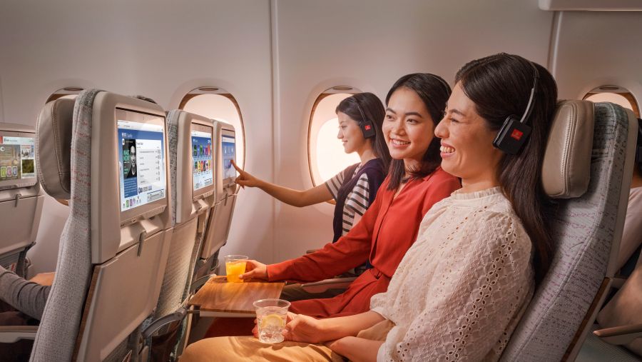 طيران الإمارات تتعاون مع "سبوتيفاي" لتوفير محتوى صوتي مميز في الأجواء