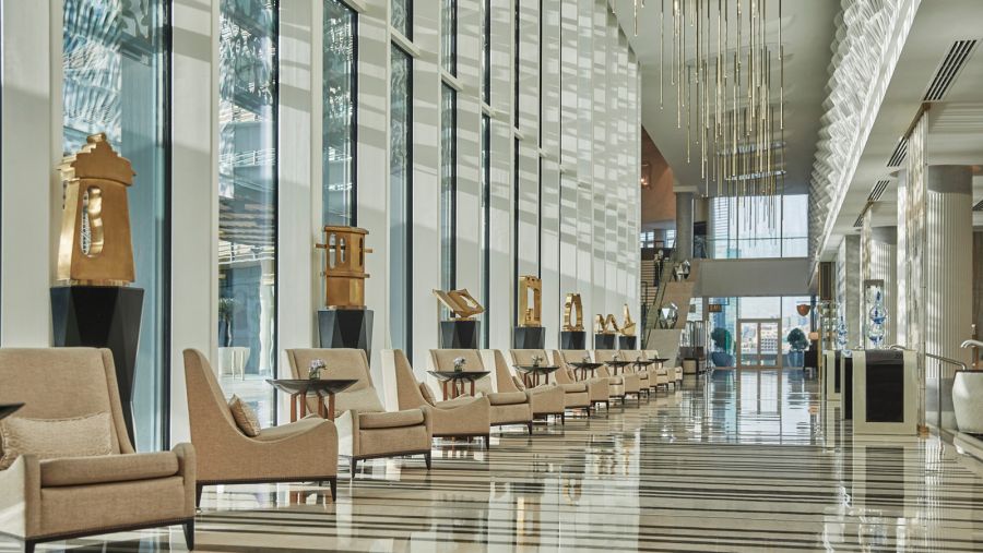 Four Seasons Hotel Abu Dhabi at Al Maryah Island Presents Sculptor Lorenzo Quinn’s Enchanting Masterpiece