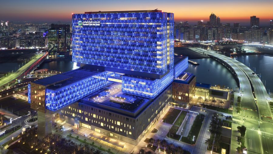 كليفلاند كلينك أبوظبي ينفذ أول عملية في دولة الإمارات لزراعة مزدوجة لكليتين باستخدام الروبوت من متبرع متوفى