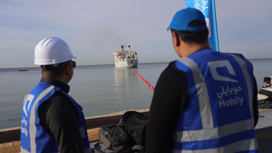 "موبايلي" تثري البنية التحتية الرقمية للمملكة بإنزال نظام الكابل البحري "Africa-1"في ضباء